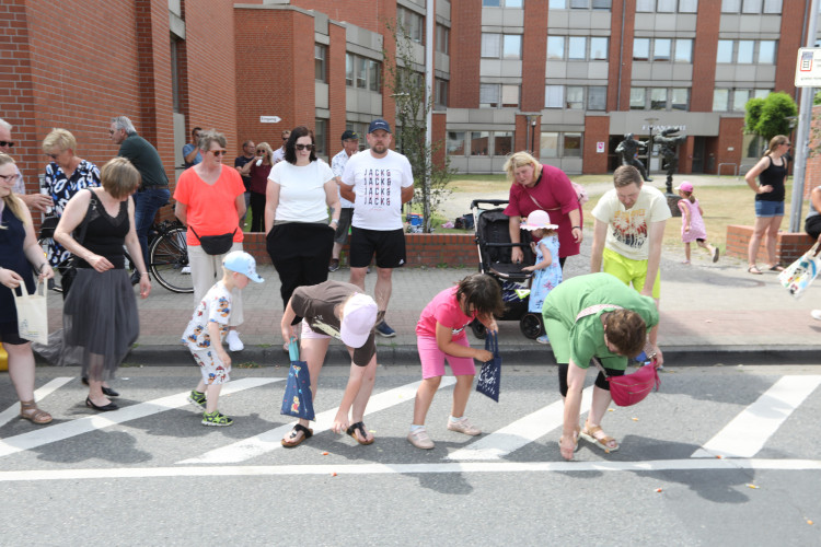 Großer Umzug bei schweißtreibenden Temperaturen: KURT zeigt die prächtigsten Fotos vom Schützenfest-Sonntag