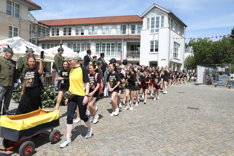 Großer Umzug bei schweißtreibenden Temperaturen: KURT zeigt die prächtigsten Fotos vom Schützenfest-Sonntag