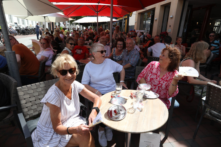 Großer Umzug bei schweißtreibenden Temperaturen: KURT zeigt die prächtigsten Fotos vom Schützenfest-Sonntag