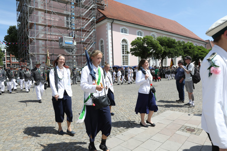 Großer Umzug bei schweißtreibenden Temperaturen: KURT zeigt die prächtigsten Fotos vom Schützenfest-Sonntag