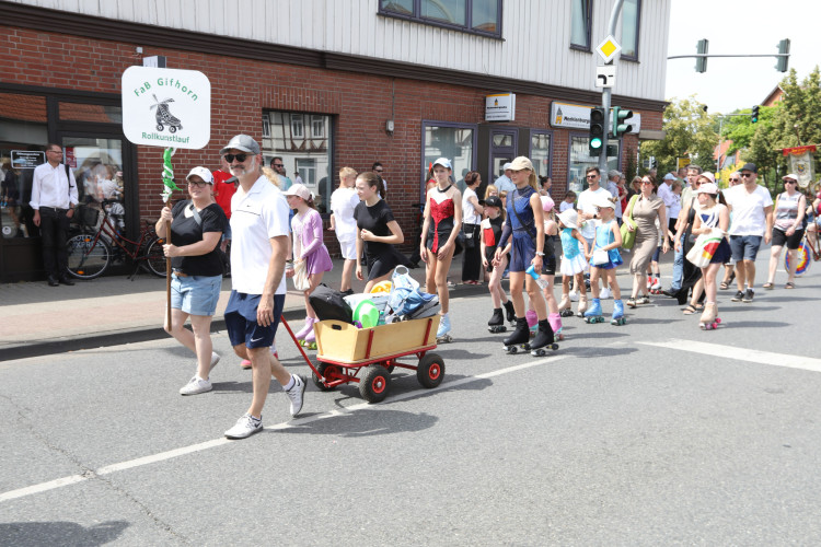 Großer Umzug bei schweißtreibenden Temperaturen: KURT zeigt die prächtigsten Fotos vom Schützenfest-Sonntag