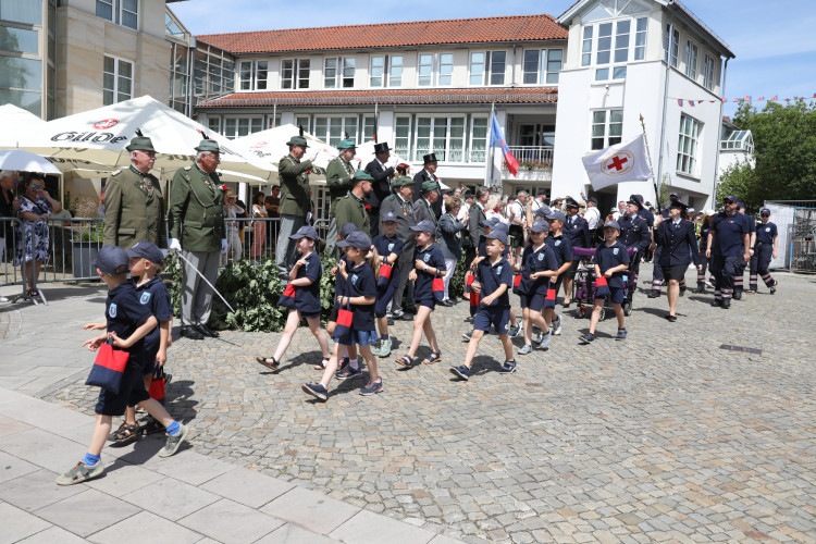 Großer Umzug bei schweißtreibenden Temperaturen: KURT zeigt die prächtigsten Fotos vom Schützenfest-Sonntag