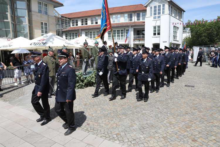 Großer Umzug bei schweißtreibenden Temperaturen: KURT zeigt die prächtigsten Fotos vom Schützenfest-Sonntag