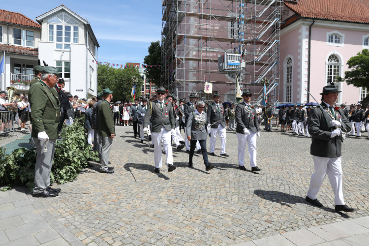 Großer Umzug bei schweißtreibenden Temperaturen: KURT zeigt die prächtigsten Fotos vom Schützenfest-Sonntag