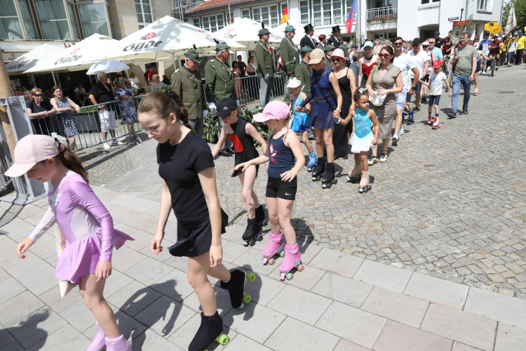 Großer Umzug bei schweißtreibenden Temperaturen: KURT zeigt die prächtigsten Fotos vom Schützenfest-Sonntag