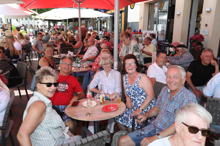 Großer Umzug bei schweißtreibenden Temperaturen: KURT zeigt die prächtigsten Fotos vom Schützenfest-Sonntag