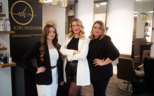 Herz, Präzision und Leidenschaft im Salon AK Hairstylist: Anna Kirchgesner und ihr Team setzen auf Balayage, Extensions und Braut-Styling