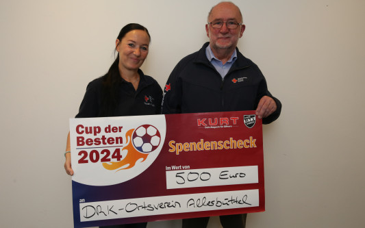 Herzensretter kann es nicht genug geben: Der DRK-Ortsverein Allerbüttel nimmt Spende vom Cup der Besten für entgegen