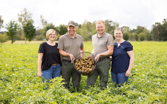 Hier leben zwei Familien ihre Leidenschaft aus: Die Familien Meyer und Pieper aus Wahrenholz sind zusammen die IseBauern