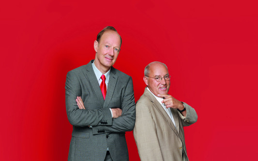 Kanzlerduell der Herzen in der Stadthalle Gifhorn: KURT fragt nach, Gregor Gysi und Martin Sonneborn antworten