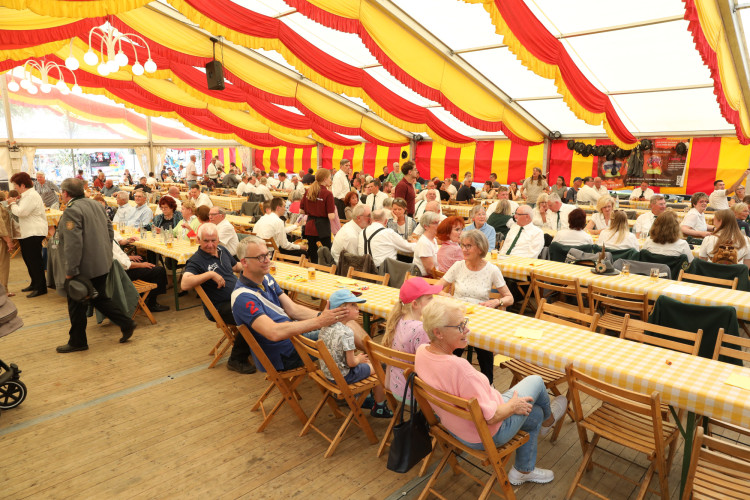 Kuckuck, eine neue KURT-Fotogalerie erwartet Dich: Karsten Krause regiert als König nun Meine
