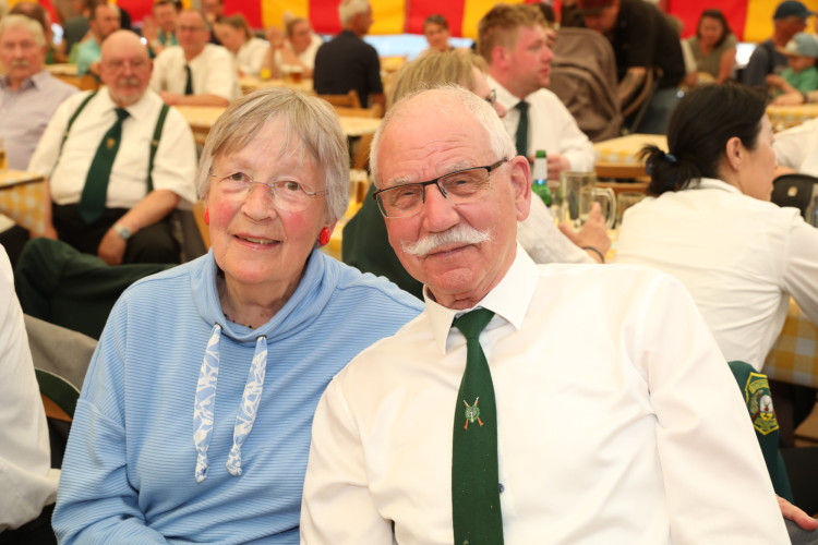 Kuckuck, eine neue KURT-Fotogalerie erwartet Dich: Karsten Krause regiert als König nun Meine