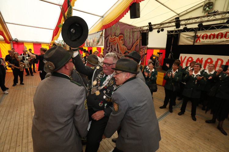 Kuckuck, eine neue KURT-Fotogalerie erwartet Dich: Karsten Krause regiert als König nun Meine