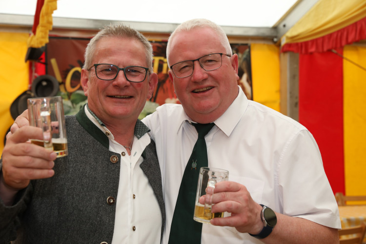 Kuckuck, eine neue KURT-Fotogalerie erwartet Dich: Karsten Krause regiert als König nun Meine