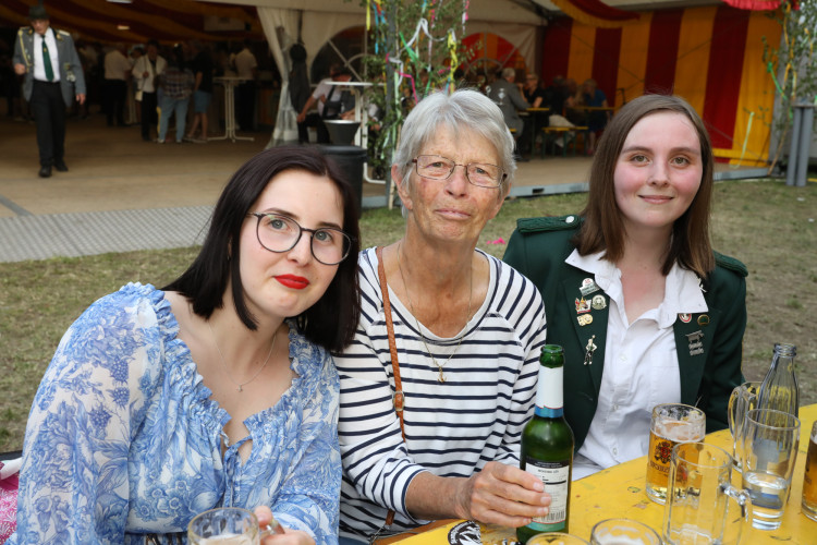 Kuckuck, eine neue KURT-Fotogalerie erwartet Dich: Karsten Krause regiert als König nun Meine