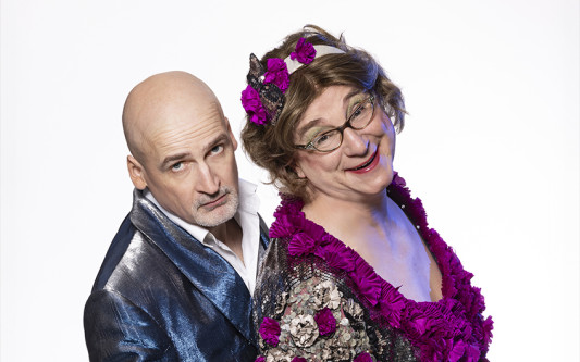 Kuriose Hochzeit in Hillerse: Für die Heißen Kartoffeln bringen Emmi und Willnowsky Sketche und Musik auf die Bühne