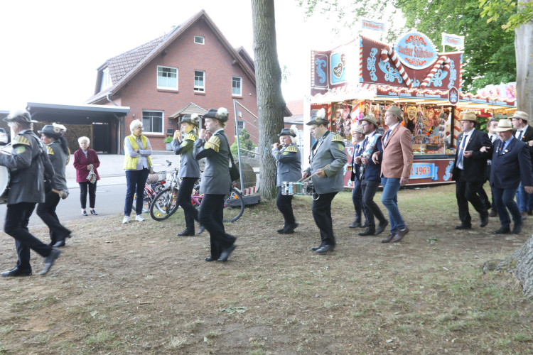 KURT-Fotogalerie zum Schützenfest Kästorf: Marius Wersal heißt Kästorfs neuer König