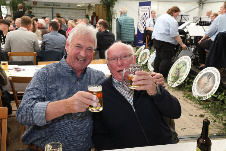 KURT-Fotogalerie zum Schützenfest Kästorf: Marius Wersal heißt Kästorfs neuer König