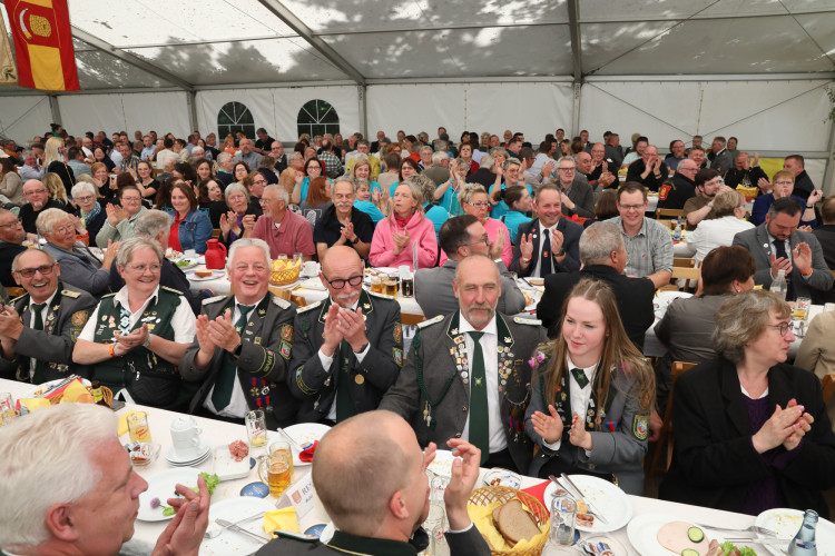 KURT-Fotogalerie zum Schützenfest Kästorf: Marius Wersal heißt Kästorfs neuer König