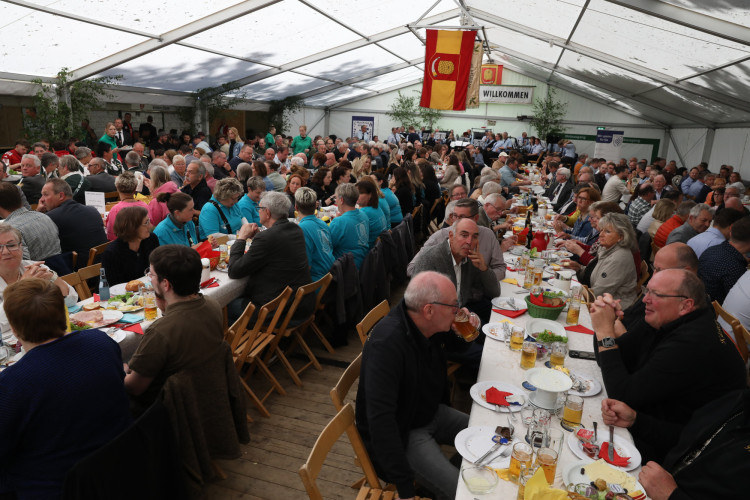 KURT-Fotogalerie zum Schützenfest Kästorf: Marius Wersal heißt Kästorfs neuer König