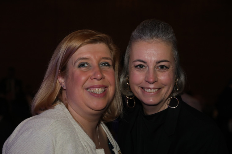 Locker in der Hüfte, immer ein Lächeln im Gesicht: KURT zeigt die schönsten Fotos des USK-Apfelsinenballs