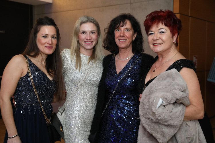 Locker in der Hüfte, immer ein Lächeln im Gesicht: KURT zeigt die schönsten Fotos des USK-Apfelsinenballs