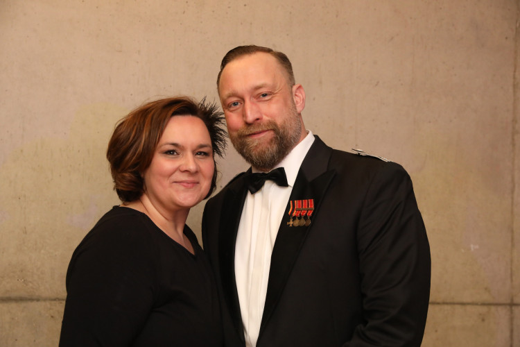 Locker in der Hüfte, immer ein Lächeln im Gesicht: KURT zeigt die schönsten Fotos des USK-Apfelsinenballs