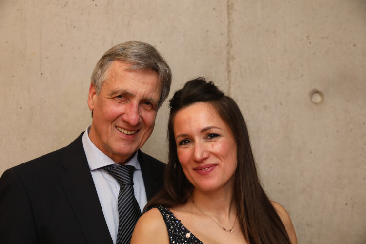 Locker in der Hüfte, immer ein Lächeln im Gesicht: KURT zeigt die schönsten Fotos des USK-Apfelsinenballs