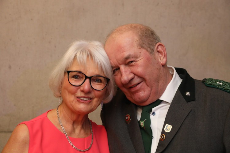 Locker in der Hüfte, immer ein Lächeln im Gesicht: KURT zeigt die schönsten Fotos des USK-Apfelsinenballs