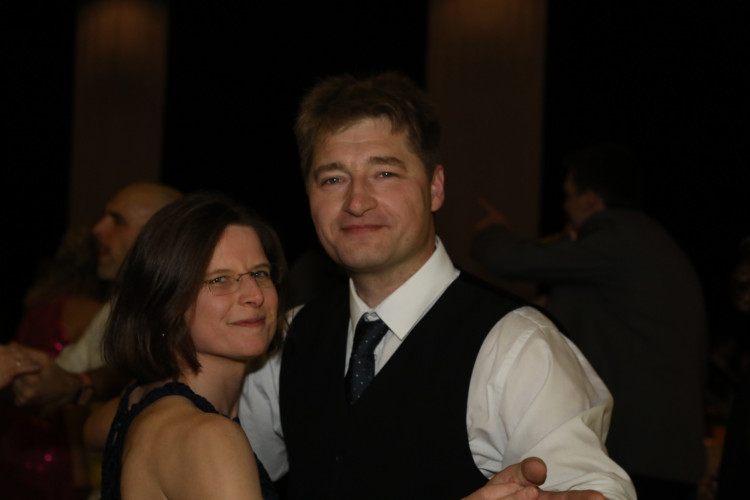 Locker in der Hüfte, immer ein Lächeln im Gesicht: KURT zeigt die schönsten Fotos des USK-Apfelsinenballs