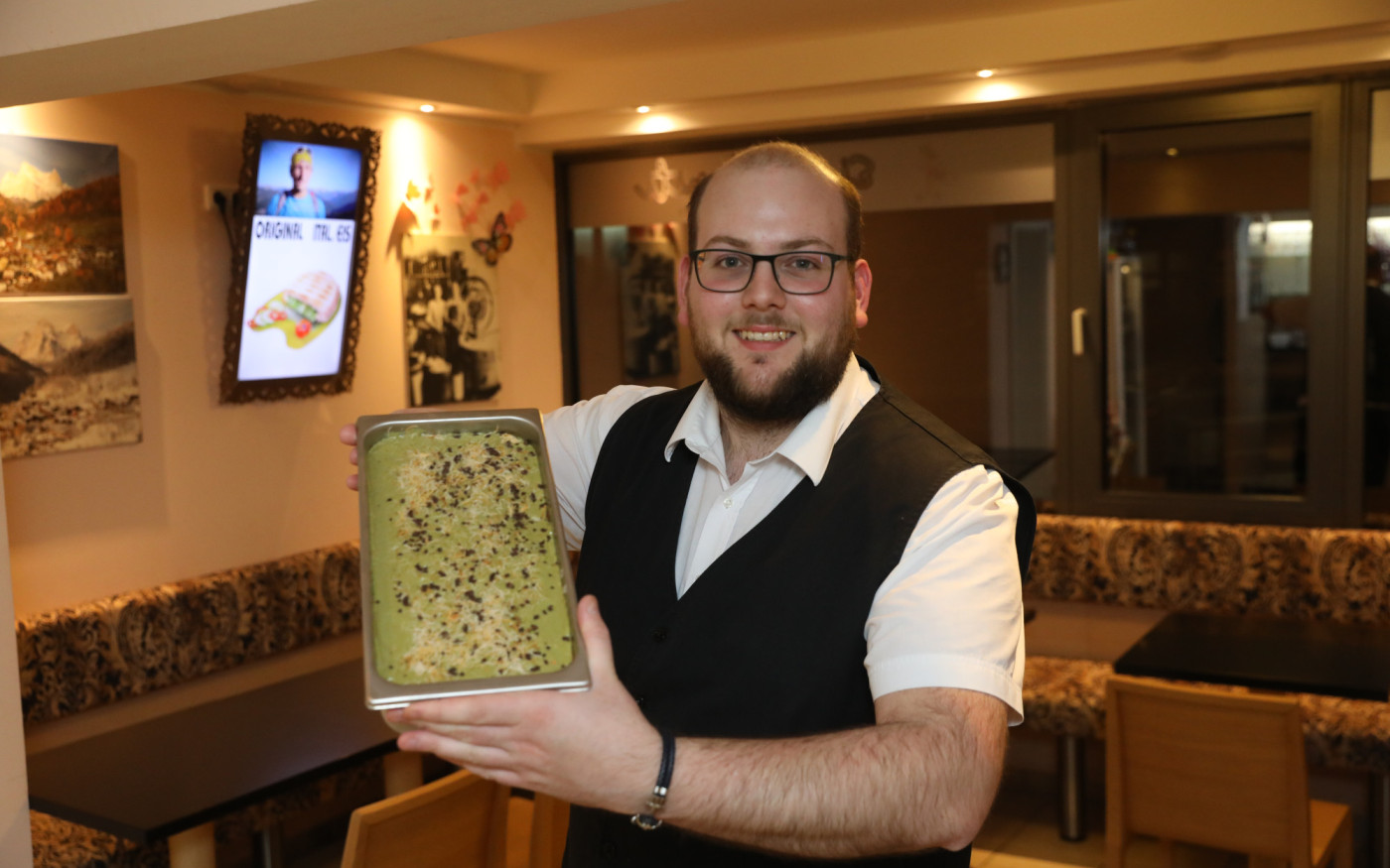 Mattia, eine Kugel Dubaischokolade bitte: Neue Sorten, Kuchen und Waffeln locken in die Gifhorner Eisdiele Dolomiti
