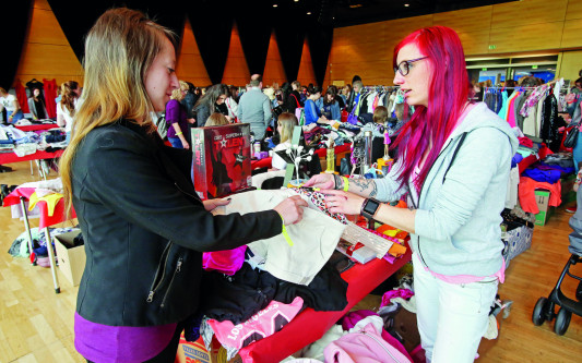 Nur gebummelt, doch Lieblingspiece gefunden: KURT präsentiert am Samstag den Frauenflohmarkt in der Stadthalle Gifhorn