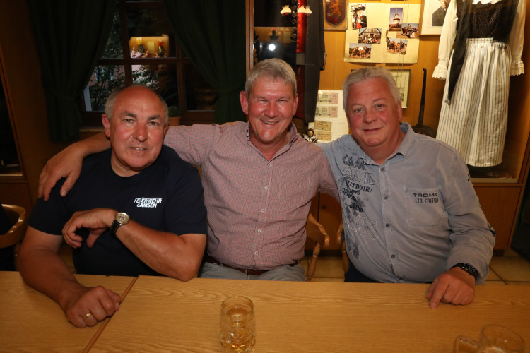 Ohne die starken Helfer geht es einfach nicht: BSK und USK bedanken sich mit Schaschlik-Party