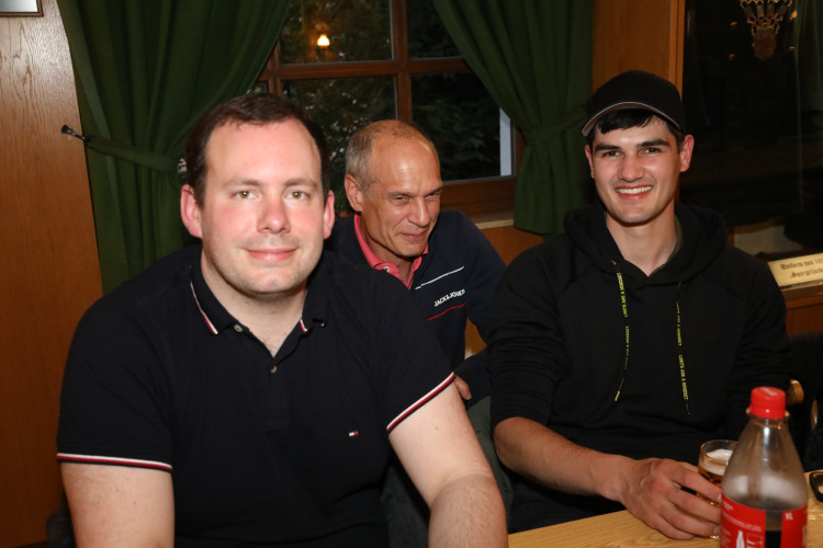 Ohne die starken Helfer geht es einfach nicht: BSK und USK bedanken sich mit Schaschlik-Party