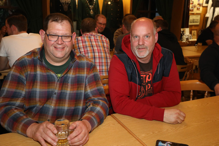 Ohne die starken Helfer geht es einfach nicht: BSK und USK bedanken sich mit Schaschlik-Party