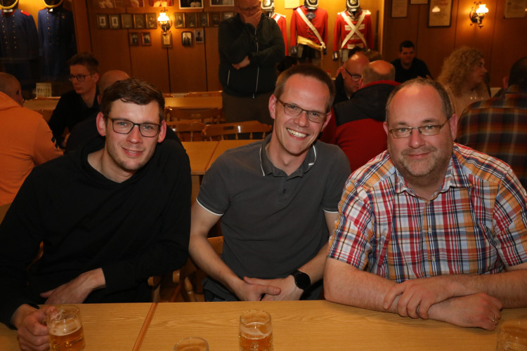 Ohne die starken Helfer geht es einfach nicht: BSK und USK bedanken sich mit Schaschlik-Party