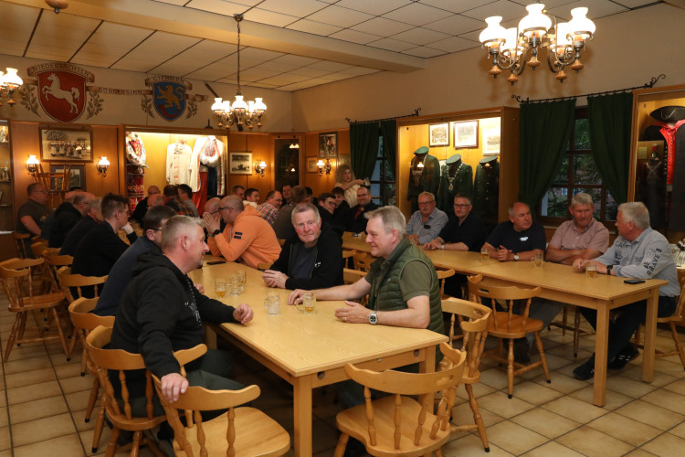 Ohne die starken Helfer geht es einfach nicht: BSK und USK bedanken sich mit Schaschlik-Party