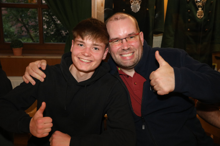 Ohne die starken Helfer geht es einfach nicht: BSK und USK bedanken sich mit Schaschlik-Party