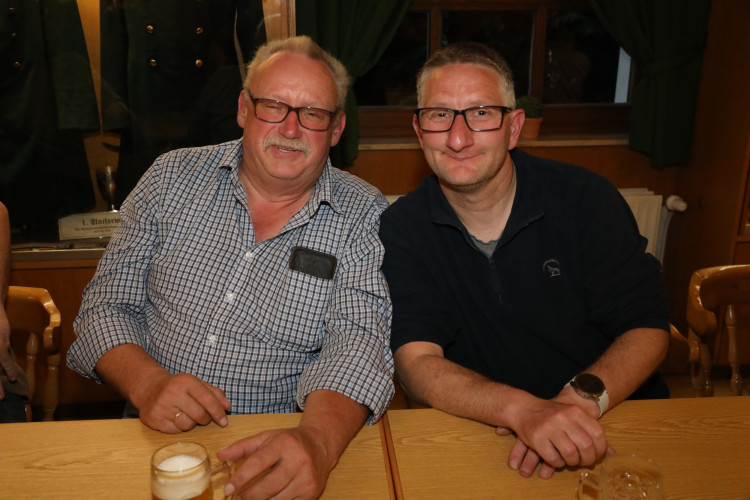 Ohne die starken Helfer geht es einfach nicht: BSK und USK bedanken sich mit Schaschlik-Party