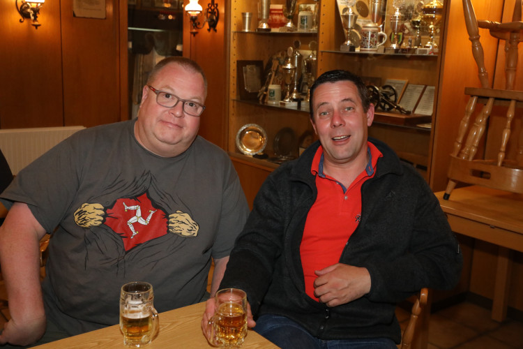 Ohne die starken Helfer geht es einfach nicht: BSK und USK bedanken sich mit Schaschlik-Party