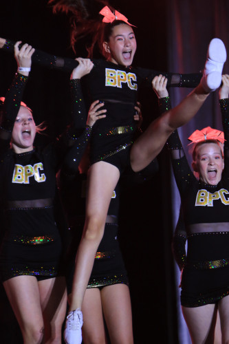 Orlandominanz des MTV Gifhorn in den USA: Cheerleader der Blazing Panthers schnappen sich Platz eins