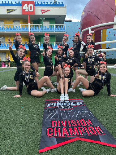 Orlandominanz des MTV Gifhorn in den USA: Cheerleader der Blazing Panthers schnappen sich Platz eins