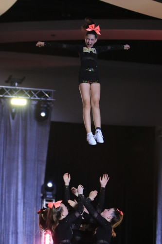 Orlandominanz des MTV Gifhorn in den USA: Cheerleader der Blazing Panthers schnappen sich Platz eins