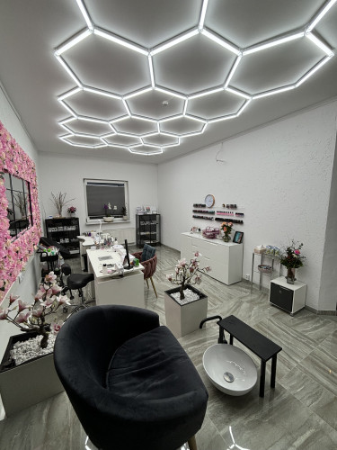 PT Nails & more: Hochwertiges Nageldesign und wohltuende Wellnessmassagen bei Thao Tran in Calberlah