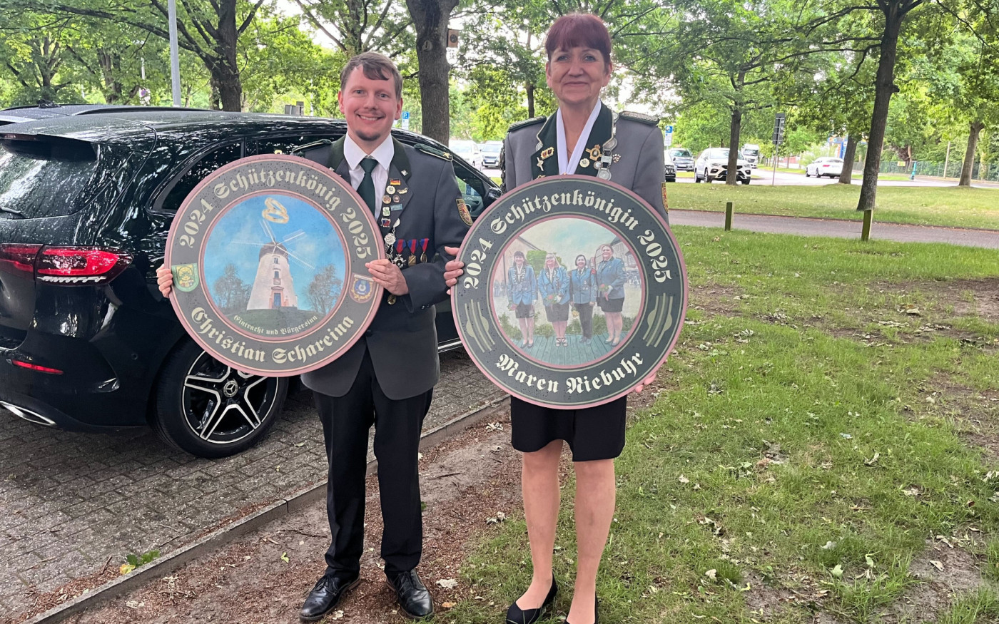 Schützenfest: Warum bei König Christian Schareina die Hochzeit noch aussteht und weshalb Königin Maren Niebuhr von Fremden umarmt wurde