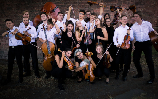 Silvesterkonzert in Gifhorns St. Nicolai: Strauss trifft auf Schostakowitsch und Piaf