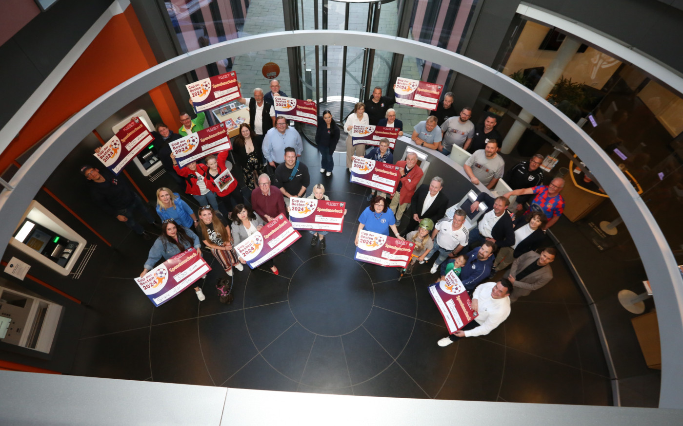 So schön, dass wir Euch helfen können: MTV Gamsen und KURT überreichen 9000 Euro vom Cup der Besten an 12 Spendenziele