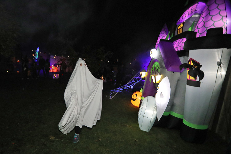 Spinnenweben, Zombies und Hexenkunst: KURT zeigt Euch, wo sich an Halloween im Landkreis Gifhorn gegruselt wurde