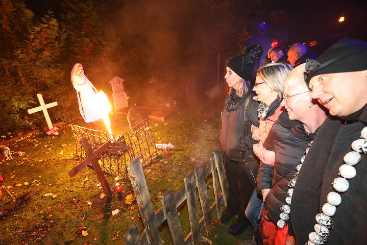 Spinnenweben, Zombies und Hexenkunst: KURT zeigt Euch, wo sich an Halloween im Landkreis Gifhorn gegruselt wurde