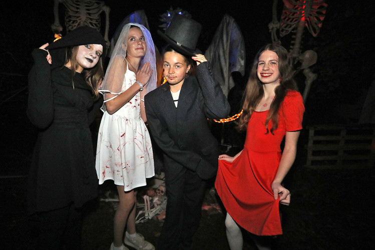 Spinnenweben, Zombies und Hexenkunst: KURT zeigt Euch, wo sich an Halloween im Landkreis Gifhorn gegruselt wurde